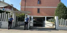 Trovata morta in casa nel Torinese, ipotesi femminicidio