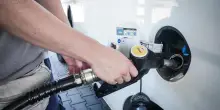 Gasolio ancora in lieve rialzo, prezzi benzina contrastati