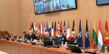 Nato: “Uniti per la pace”. Sostegno alla sicurezza per Kiev. Mosca: inutile parlare senza di noi
