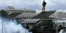 Mosca annulla la Parata navale, Putin presenzia a manovre