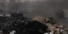 Media, raid Israele vicino a centro aiuti a Gaza, 12 morti