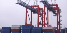 Cina esorta gli USA a eliminare i dazi dopo blocco della corte federale
