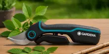 Con le forbici a batteria Gardena in sconto la potatura è un gioco da ragazzi