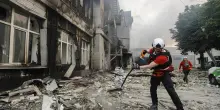 Attacchi russi su Kiev provocano 14 morti