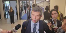 Chi dice No. “Le leggi si cambiano in Parlamento”