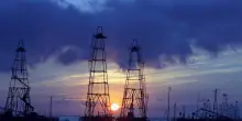 Petrolio stabile in apertura, consolida i guadagni