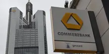 L'utile di Commerzbank nel semestre a 1,3 miliardi, alza stime