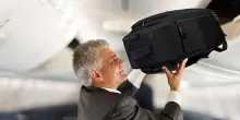 Viaggiatori smart: lo zaino perfetto per volare con le compagnie low-cost è in super sconto!