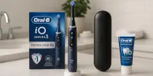 Sconto del 57% sullo spazzolino Oral-B top di gamma: oggi con in regalo il kit da viaggio
