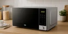 Piatti caldi in un attimo: forno a microonde compatto (ma potente) ora in promo (-36%)