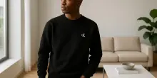 Stile minimal, prezzo shock: la felpa di Calvin Klein è in offerta lampo per poche ore su Amazon