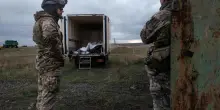 Guerra in Ucraina oggi, Ue approva nuove sanzioni per Mosca. Zelensky: “Cruciale per noi”. Trump deluso da Putin: “Belle conversazioni, ma non si conclude nulla”