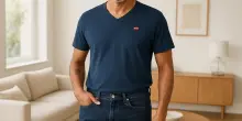 Elegante anche d'estate: maglietta Levi's con scollo a V scontata del 20%