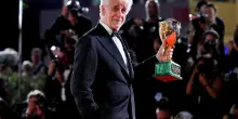 Toni Servillo e il sodalizio magico con Paolo Sorrentino: “Io, al suo servizio. Non so cosa ci lega (e non vogliamo scoprirlo): diventerebbe una formuletta”