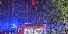 Attacco di droni ucraini nella regione di Kursk: dieci feriti e incendi in edifici residenziali