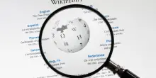 L'Intelligenza artificiale sta 'divorando' Wikipedia? Oltre il danno la beffa