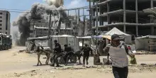 Raid aerei israeliani sulla Striscia di Gaza: uccisa un'intera famiglia
