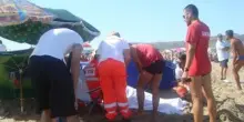 Malore in mare, 84enne muore in spiaggia nell'Oristanese