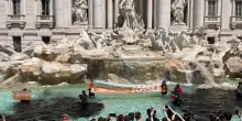 Assolti gli attivisti di Ultima Generazione per l'azione alla Fontana di Trevi