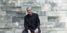 Morto Bob Wilson, il visionario regista che ha rivoluzionato il mondo del teatro