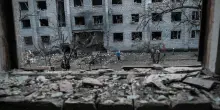 Russi avanzano, evacuazione famiglie con bimbi nel Donetsk