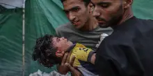 Attacco israeliano a Gaza: 12 morti tra cui donne e bambini a Khan Younis