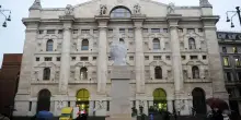 Borsa: Milano chiude in calo, -0,73%