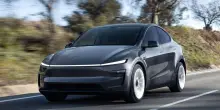 Tesla Model Y va oltre. Long range e comodità