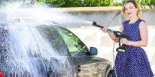 Auto, giardino, terrazza: l'idropulitrice portatile che pulisce tutto è in offerta