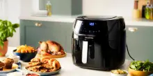 Cucina sana e veloce? Con questa friggitrice ad aria di Russell Hobbs è realtà (-34% su Amazon)