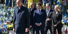 Macron avverte la Russia: sanzioni massicce se violato il cessate il fuoco in Ucraina