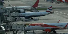 Controllo aereo in tilt, oltre 150 voli cancellati in Gb