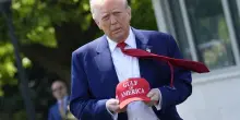 Donald Trump riduce i dazi sulle auto e promette un'età dell'oro per l'economia USA