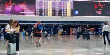 Viaggiare in aereo: ecco le nuove regole. Cosa cambia per liquidi, documenti e animali