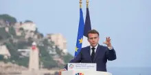 Macron denuncia il blocco umanitario a Gaza e chiede cessate il fuoco