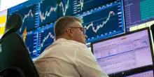 Borse europee incerte a metà seduta, focus su crisi di governo e inflazione Eurozona
