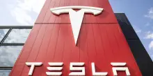 Tesla e auto elettriche cinesi, in Italia immatricolazioni in aumento ad aprile