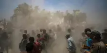 Hamas, ieri quasi 100 uccisi mentre cercavano aiuti a Gaza