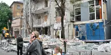 Ucraina, Trump: “Putin è completamente impazzito”. Kiev: droni russi sulla capitale per la terza notte