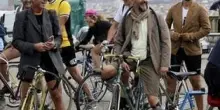 Bici e abiti vintage. In città torna la Coppa Cobram di ’Fantozzi’