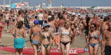 Scossa di Ferragosto per la strana estate. Ai balneari torna il sorriso: “Tutto pieno”