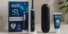 Non perdere il 57% di sconto sullo spazzolino top di gamma di Oral-B (con accessori inclusi)
