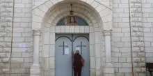 Raid sulla chiesa cattolica di Gaza, due morti