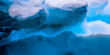 Dal Karakorum all’Himalaya fino alle Alpi: perché i ghiacciai stanno diventando “neri” (e perché non è una bella notizia)