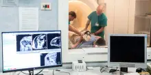 Tumori, aumenta la sopravvivenza dei pazienti oncologici in Italia ma servono più fondi e personale