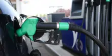 Guerra in Medio Oriente, nessun aumento al distributore. Ma le bollette peseranno sulle imprese