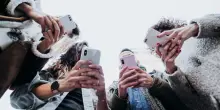 Social e adolescenti: dormire poco e andare a letto tardi rallenta lo sviluppo del cervello