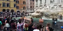 Blitz ambientalista alla Fontana di Trevi: tutti assolti gli attivisti di Ultima generazione