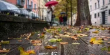 Italia spaccata in due, pioggia al nord, caldo al sud. Con il ciclone di Halloween arriva il freddo
