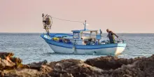 Barca si ribalta al largo della California, almeno tre morti